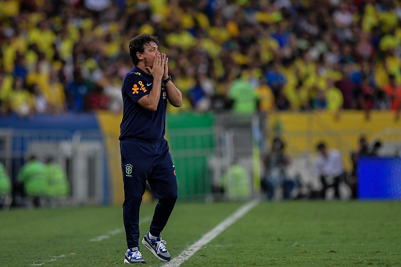 Brasil perde para a Argentina, no Maracanã, em jogo marcado por